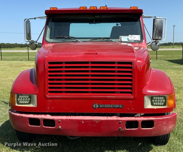 image for item DW5125 1999 International 4700 rollback truck