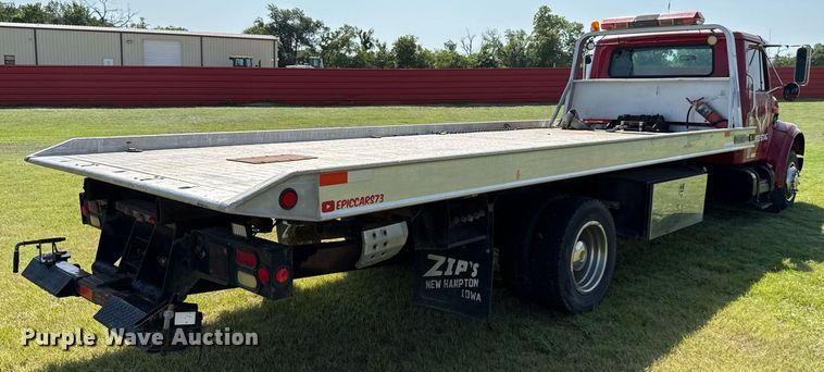 image for item DW5125 1999 International 4700 rollback truck