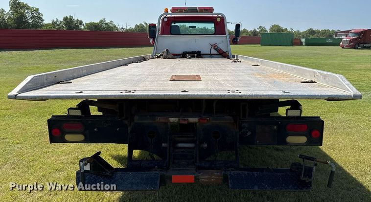 image for item DW5125 1999 International 4700 rollback truck