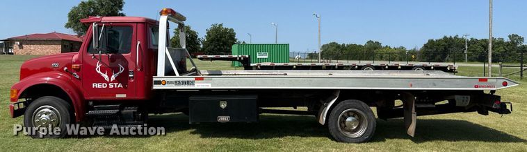 image for item DW5125 1999 International 4700 rollback truck