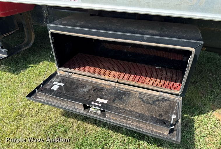 image for item DW5125 1999 International 4700 rollback truck