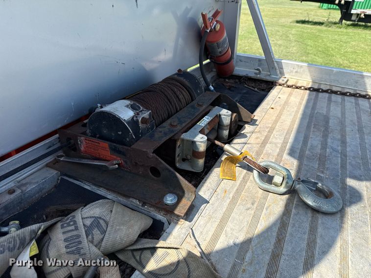 image for item DW5125 1999 International 4700 rollback truck