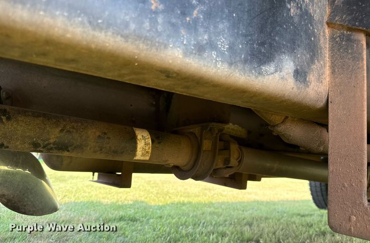 image for item DW5125 1999 International 4700 rollback truck