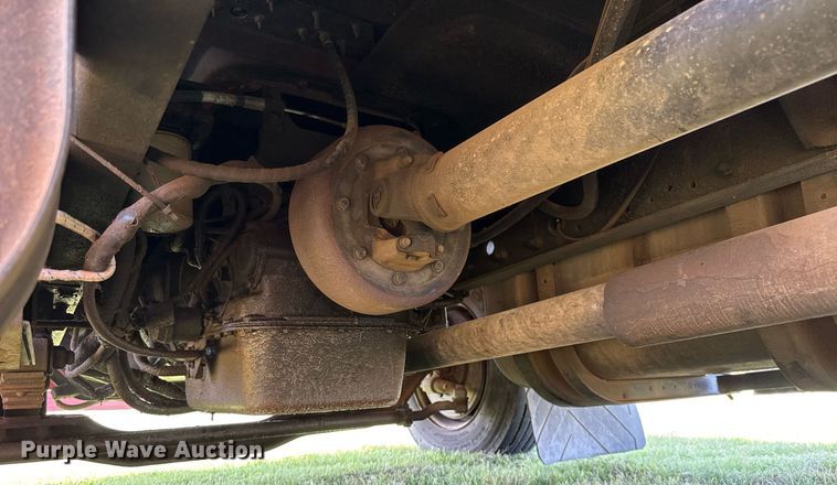 image for item DW5125 1999 International 4700 rollback truck