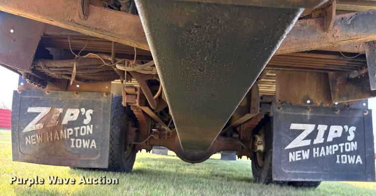 image for item DW5125 1999 International 4700 rollback truck