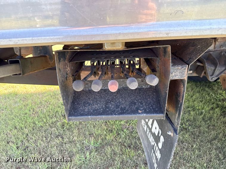 image for item DW5125 1999 International 4700 rollback truck