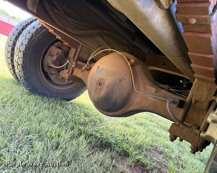 image for item DW5125 1999 International 4700 rollback truck