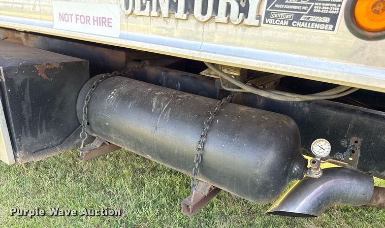 image for item DW5125 1999 International 4700 rollback truck