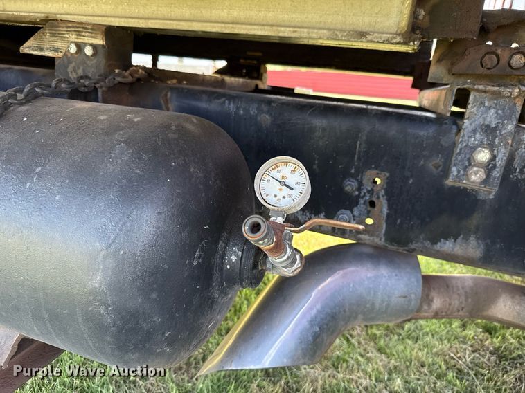 image for item DW5125 1999 International 4700 rollback truck