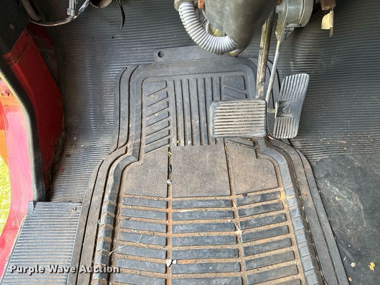 image for item DW5125 1999 International 4700 rollback truck