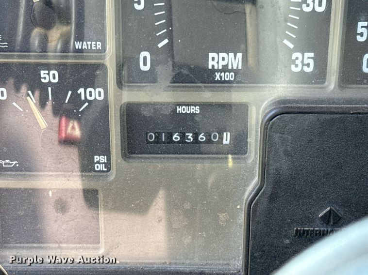 image for item DW5125 1999 International 4700 rollback truck