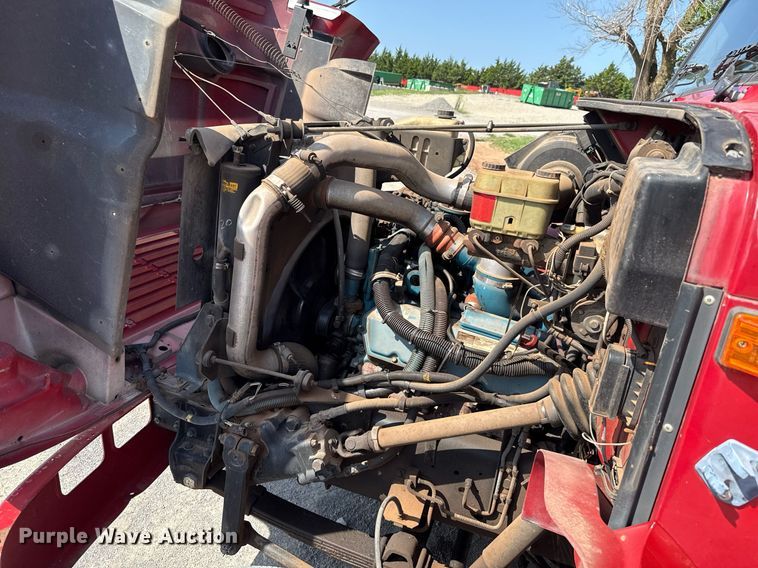 image for item DW5125 1999 International 4700 rollback truck