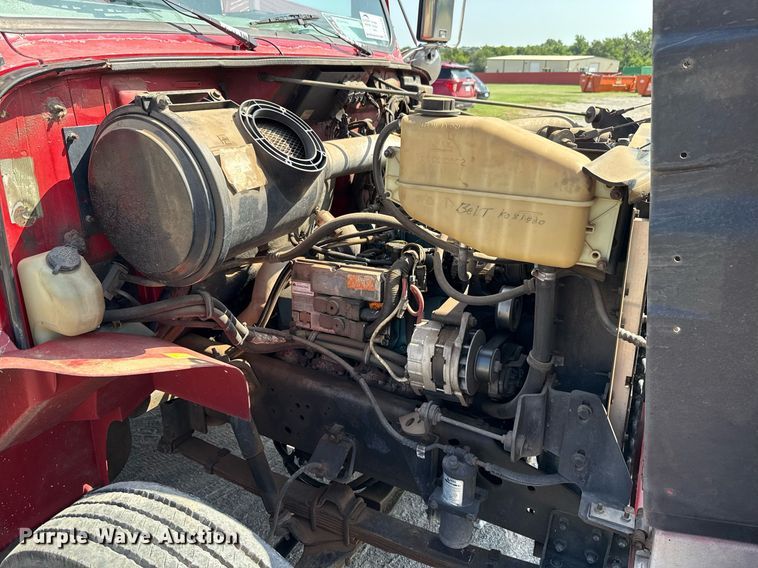 image for item DW5125 1999 International 4700 rollback truck