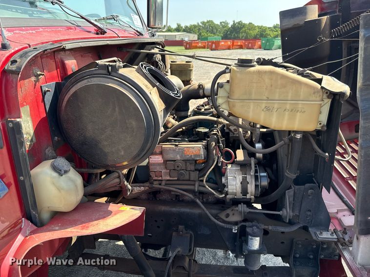 image for item DW5125 1999 International 4700 rollback truck