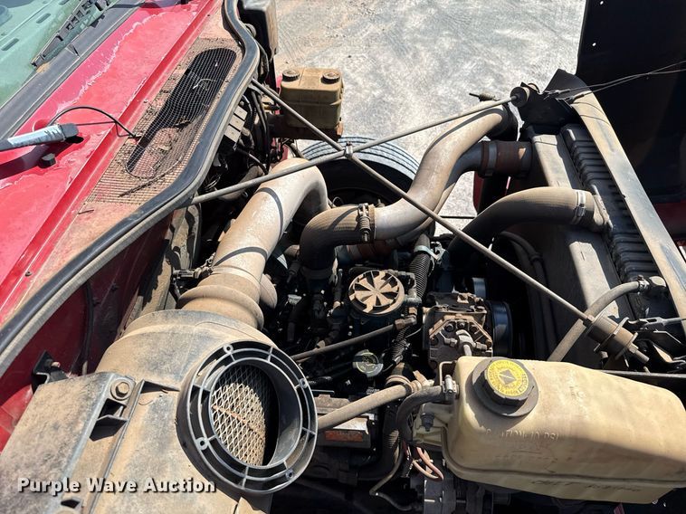 image for item DW5125 1999 International 4700 rollback truck