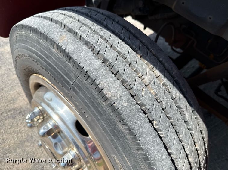 image for item DW5125 1999 International 4700 rollback truck