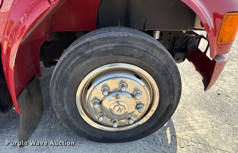 image for item DW5125 1999 International 4700 rollback truck