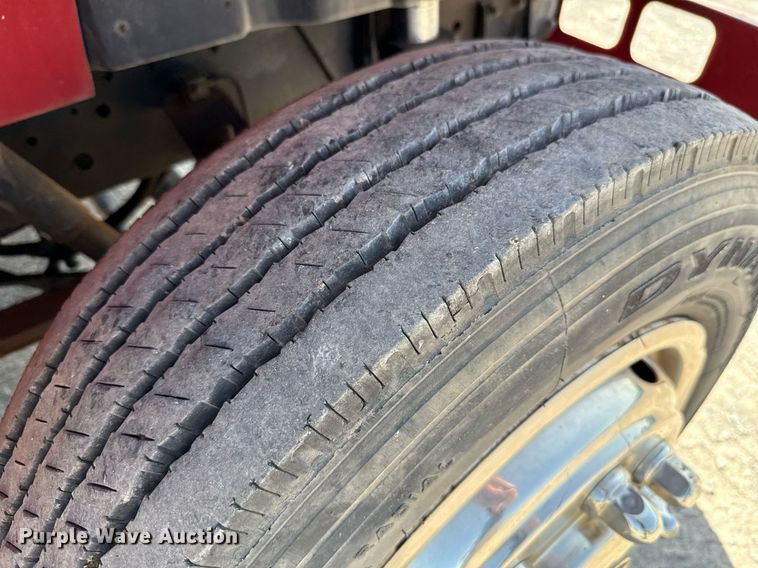 image for item DW5125 1999 International 4700 rollback truck