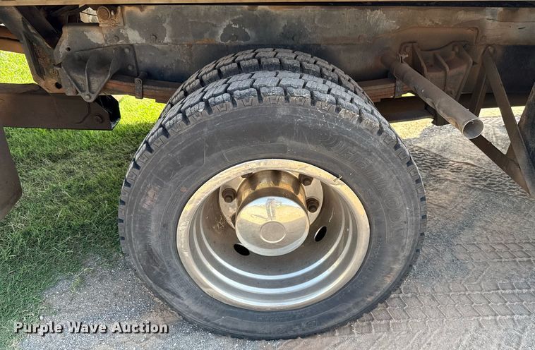 image for item DW5125 1999 International 4700 rollback truck