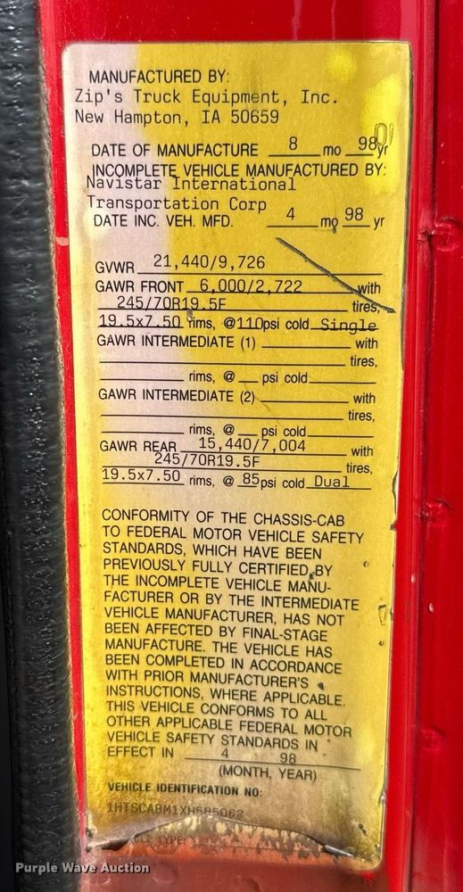 image for item DW5125 1999 International 4700 rollback truck