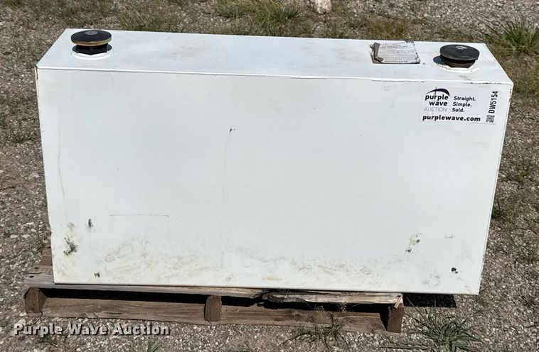 image for item DW5154 2021 Dee Zee fuel tank