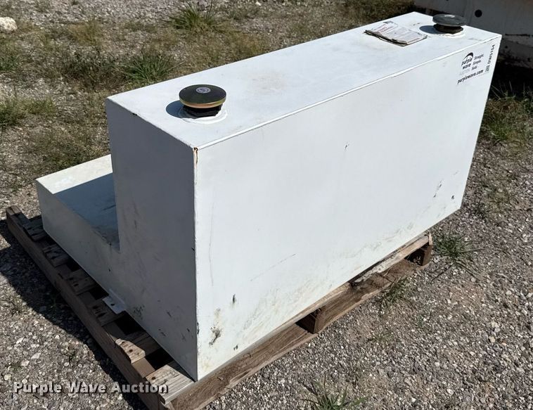 image for item DW5154 2021 Dee Zee fuel tank