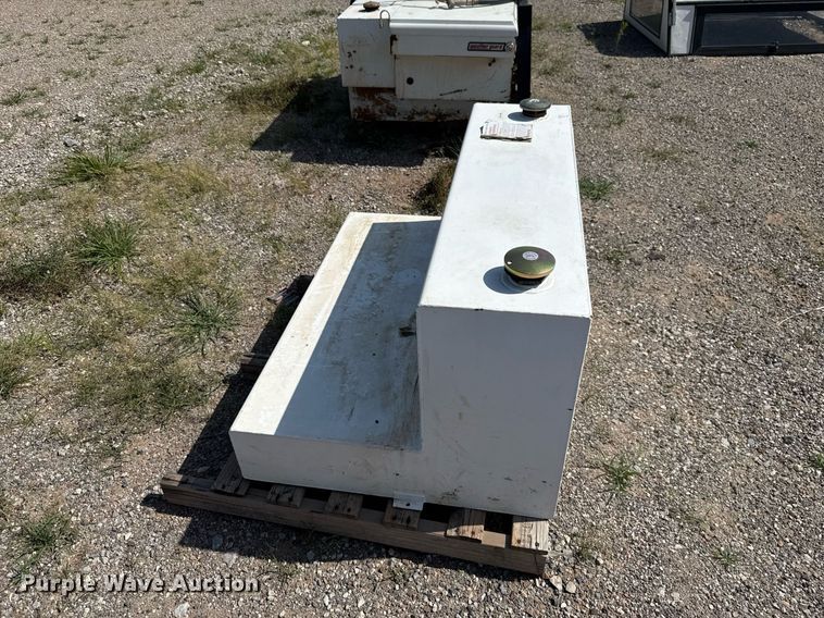 image for item DW5154 2021 Dee Zee fuel tank