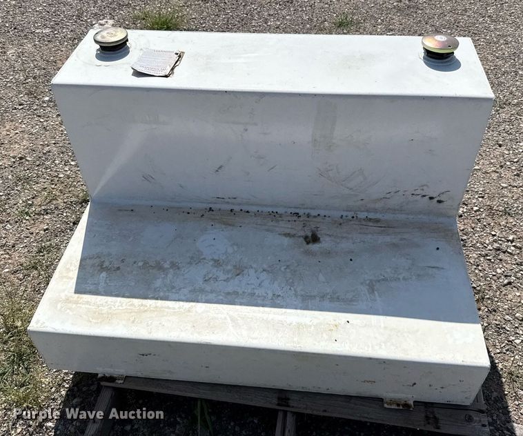 image for item DW5154 2021 Dee Zee fuel tank