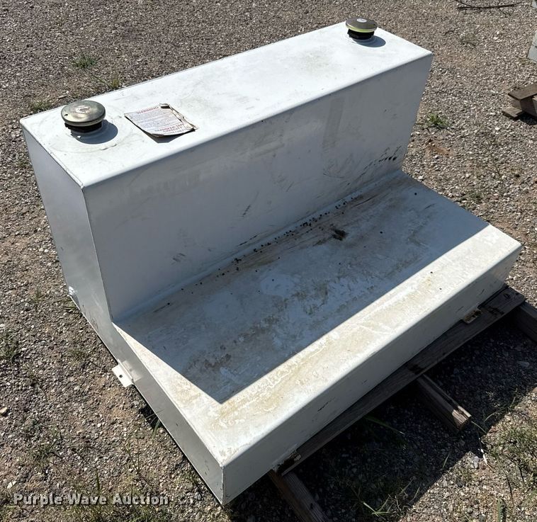 image for item DW5154 2021 Dee Zee fuel tank