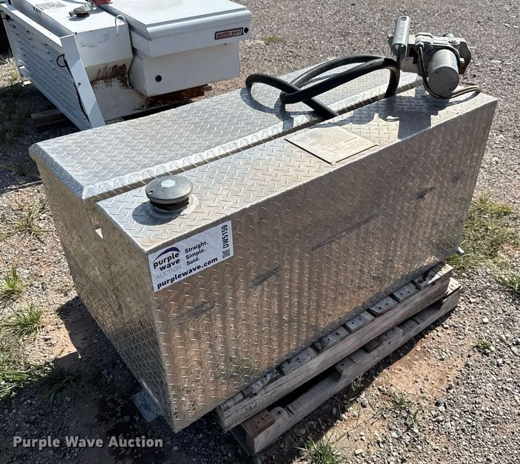 image for item DW5159 2018 Curt Group diesel fuel tank