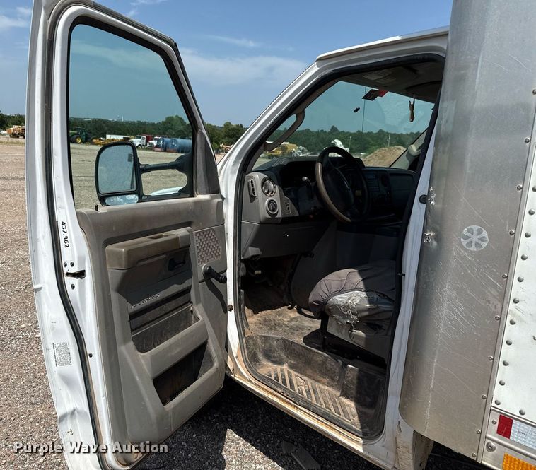 image for item DW5176 2016 Ford E350 box truck