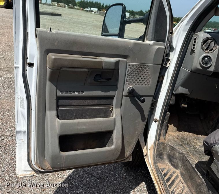 image for item DW5176 2016 Ford E350 box truck