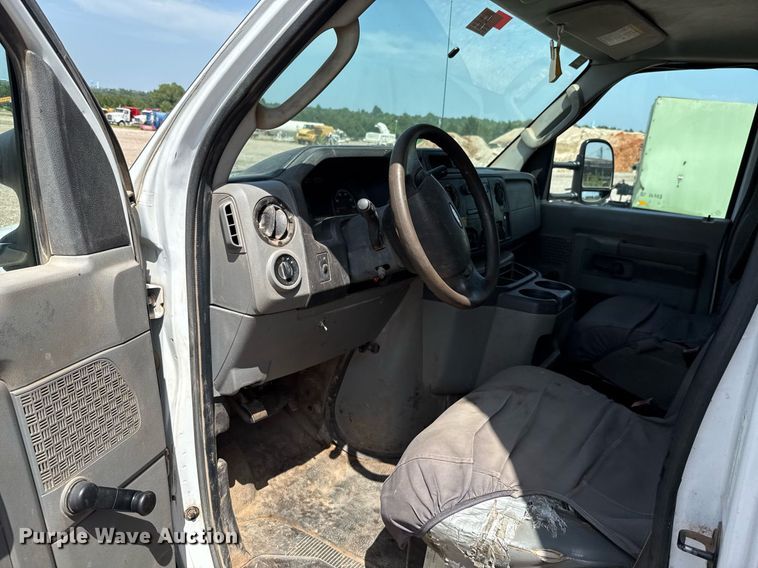 image for item DW5176 2016 Ford E350 box truck