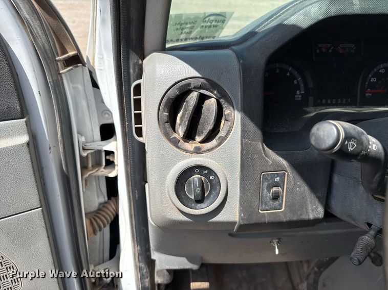 image for item DW5176 2016 Ford E350 box truck