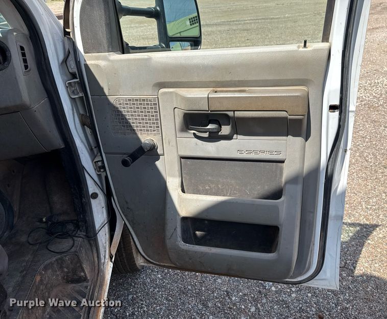 image for item DW5176 2016 Ford E350 box truck