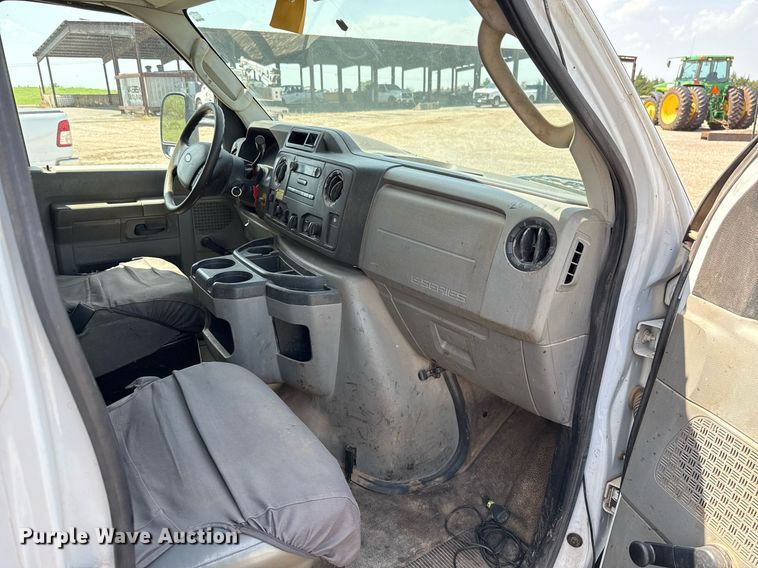 image for item DW5176 2016 Ford E350 box truck