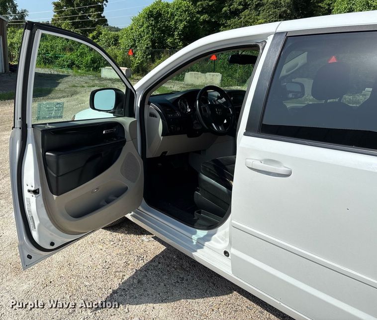 image for item DW7221 2017 Dodge Grand Caravan van