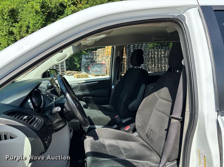 image for item DW7221 2017 Dodge Grand Caravan van