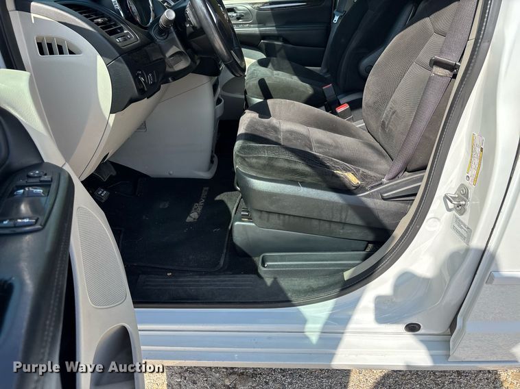 image for item DW7221 2017 Dodge Grand Caravan van