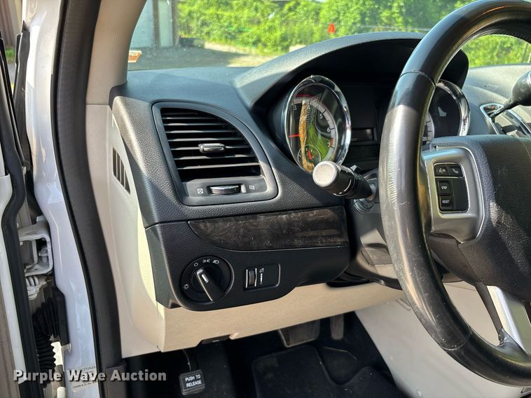 image for item DW7221 2017 Dodge Grand Caravan van