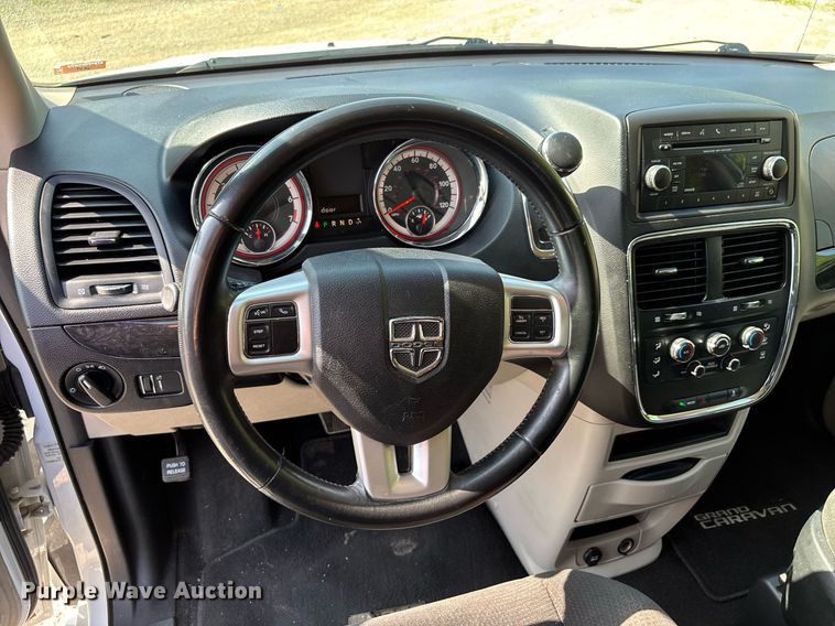 image for item DW7221 2017 Dodge Grand Caravan van