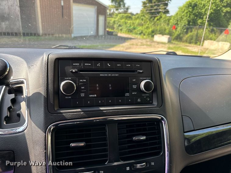 image for item DW7221 2017 Dodge Grand Caravan van