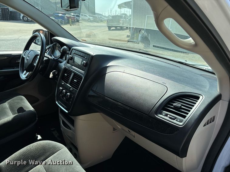 image for item DW7221 2017 Dodge Grand Caravan van