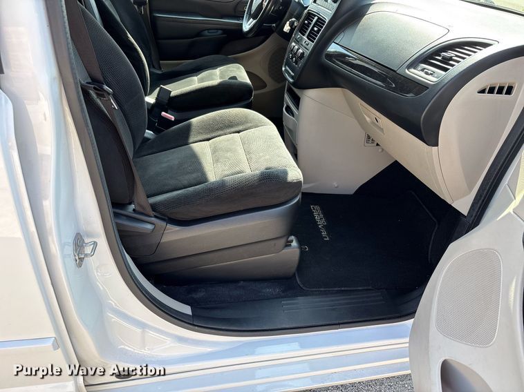 image for item DW7221 2017 Dodge Grand Caravan van