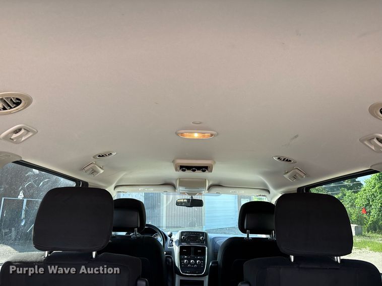 image for item DW7221 2017 Dodge Grand Caravan van