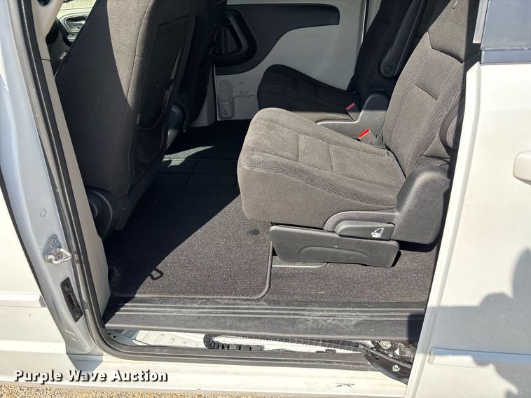 image for item DW7221 2017 Dodge Grand Caravan van