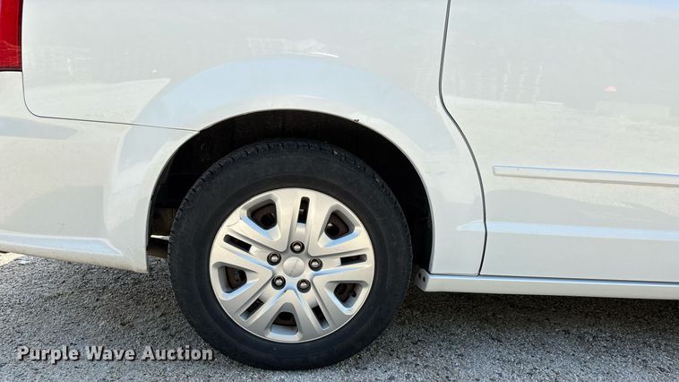 image for item DW7221 2017 Dodge Grand Caravan van