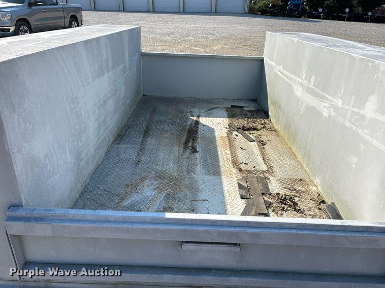 image for item DW7226 RKI S5680 utility bed