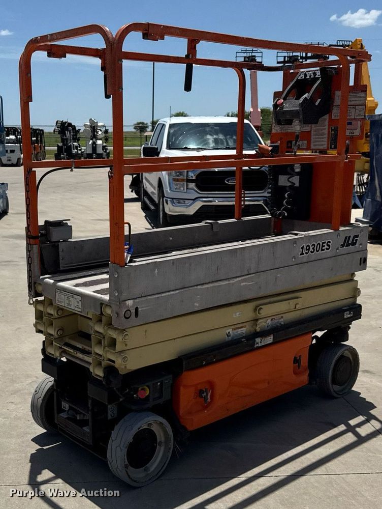 image for item DX5675 2012 JLG 1930ES scissor lift