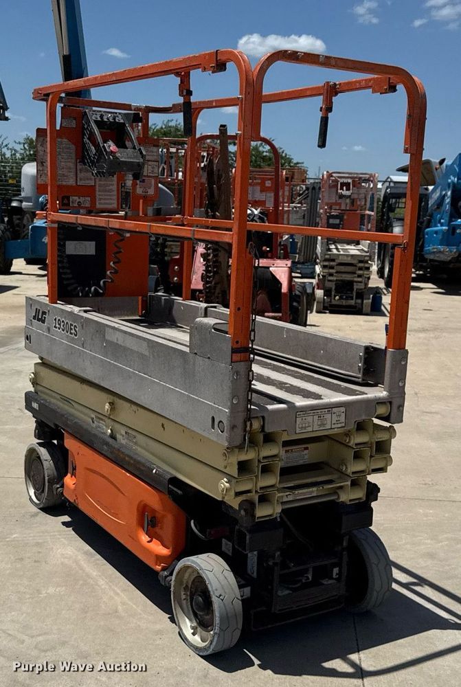 image for item DX5675 2012 JLG 1930ES scissor lift